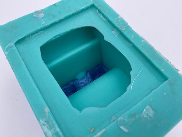 Resin Phone Holder process 4